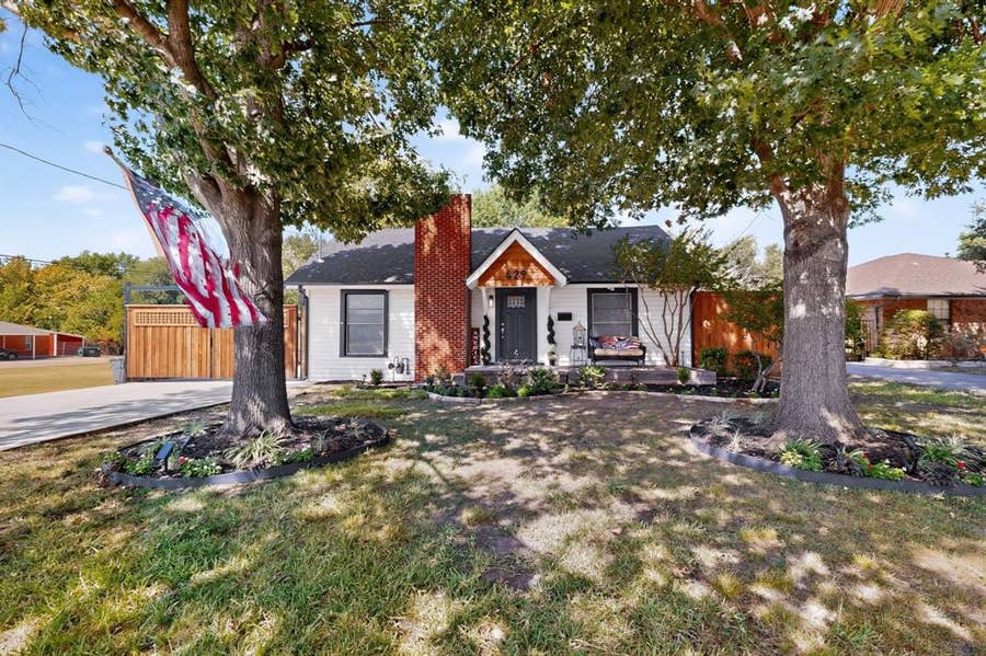 Property photo for 429 S Walker Street, Mesquite, TX