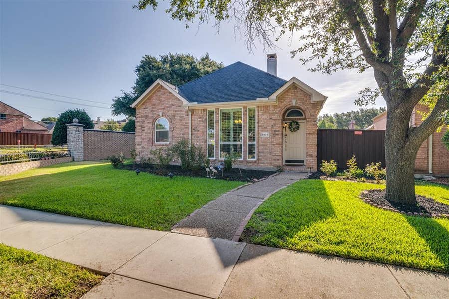 Property photo for 6924 Harvey Lane, Plano, TX