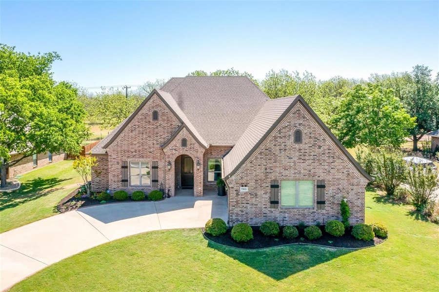 Property photo for 7101 Westover Drive, Granbury, TX