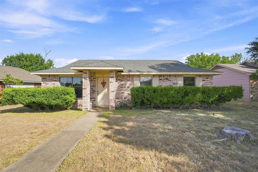 Property photo for 115 Solon Road, Waxahachie, TX