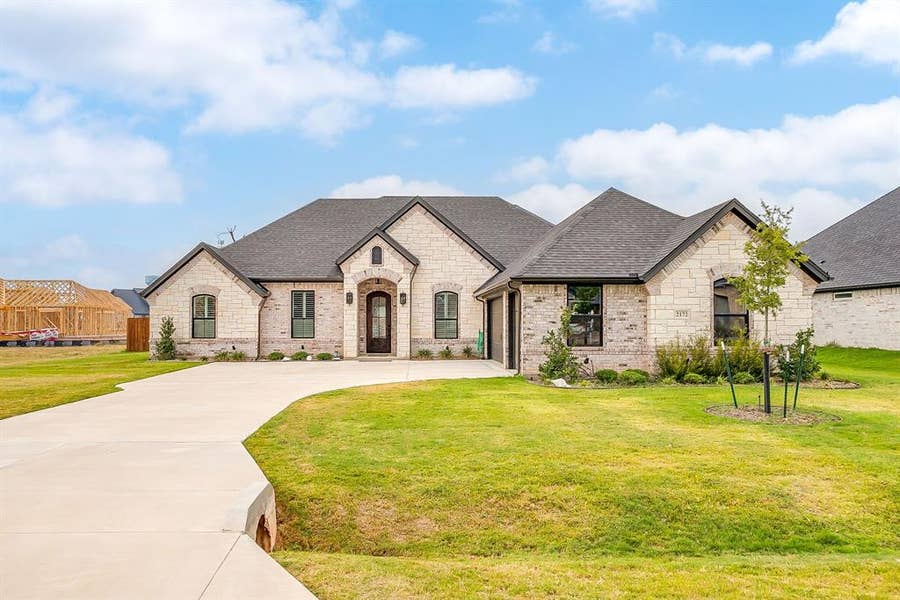 Property photo for 2172 Middlewood Circle, Granbury, TX