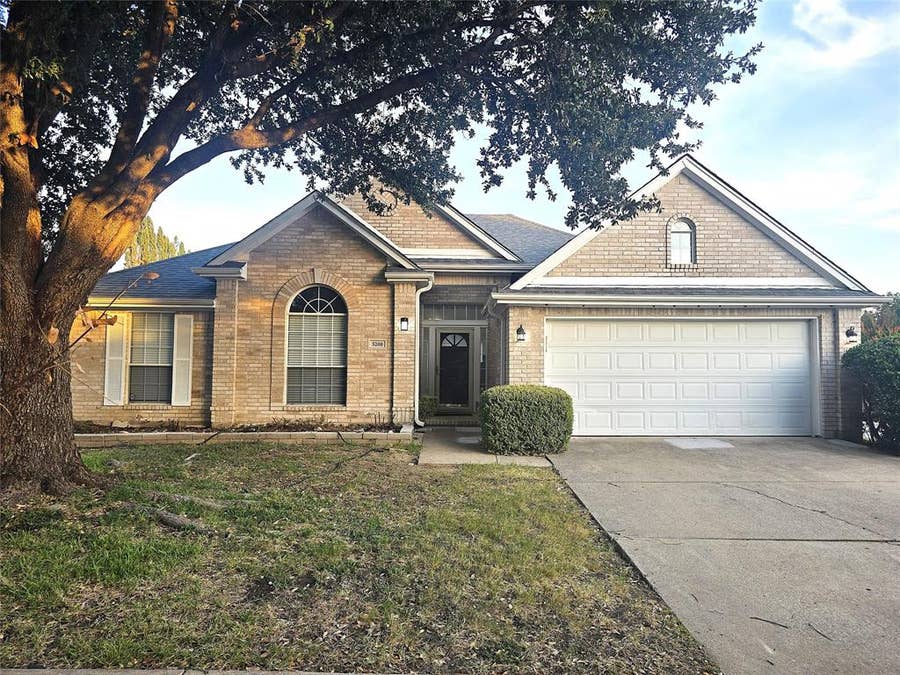 Property photo for 5200 White Hills Drive, Fort Worth, TX