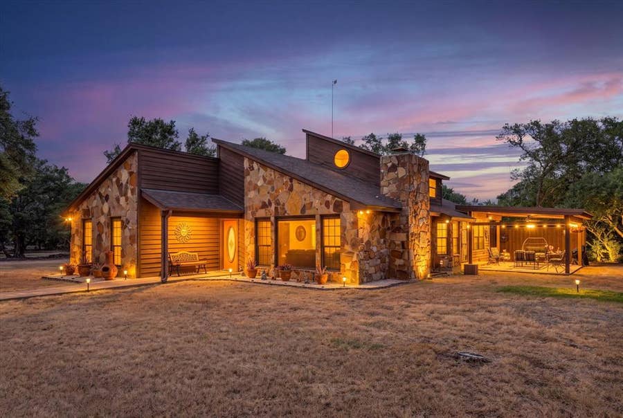 Property photo for 1438 Bend Of The Bosque Road, China Spring, TX