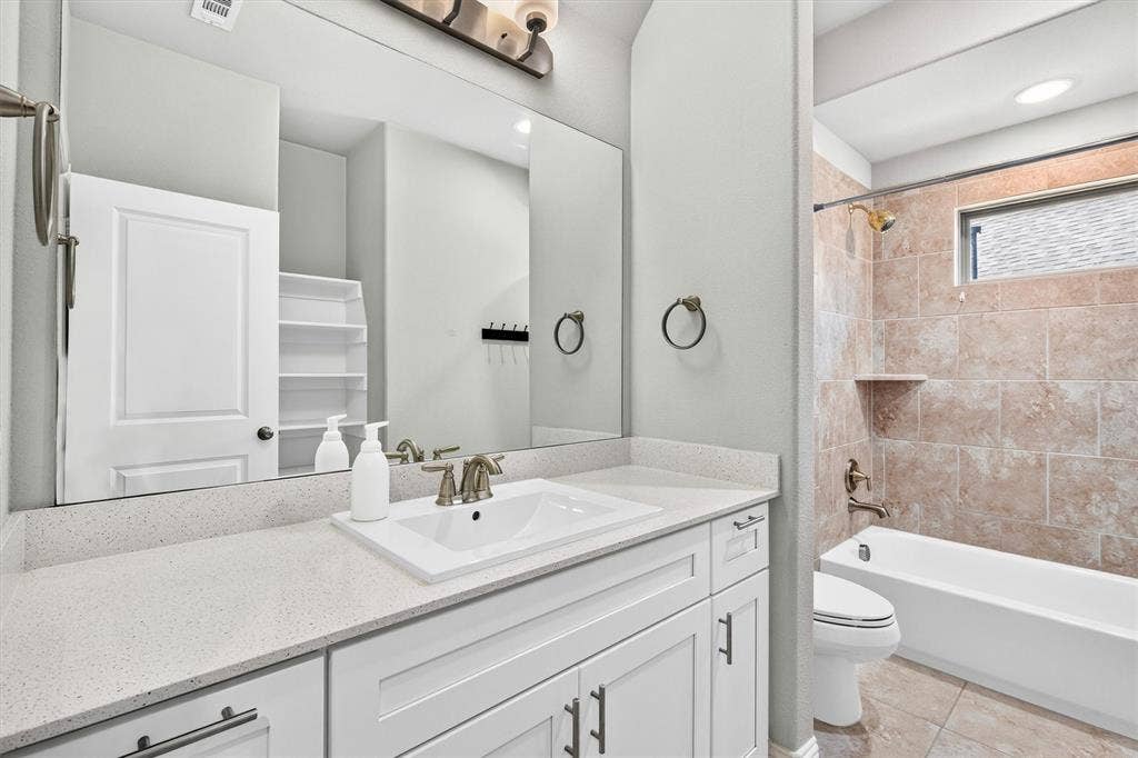 8226 Natchez Trail, Dallas, TX 75252 3rd bathroom upstair