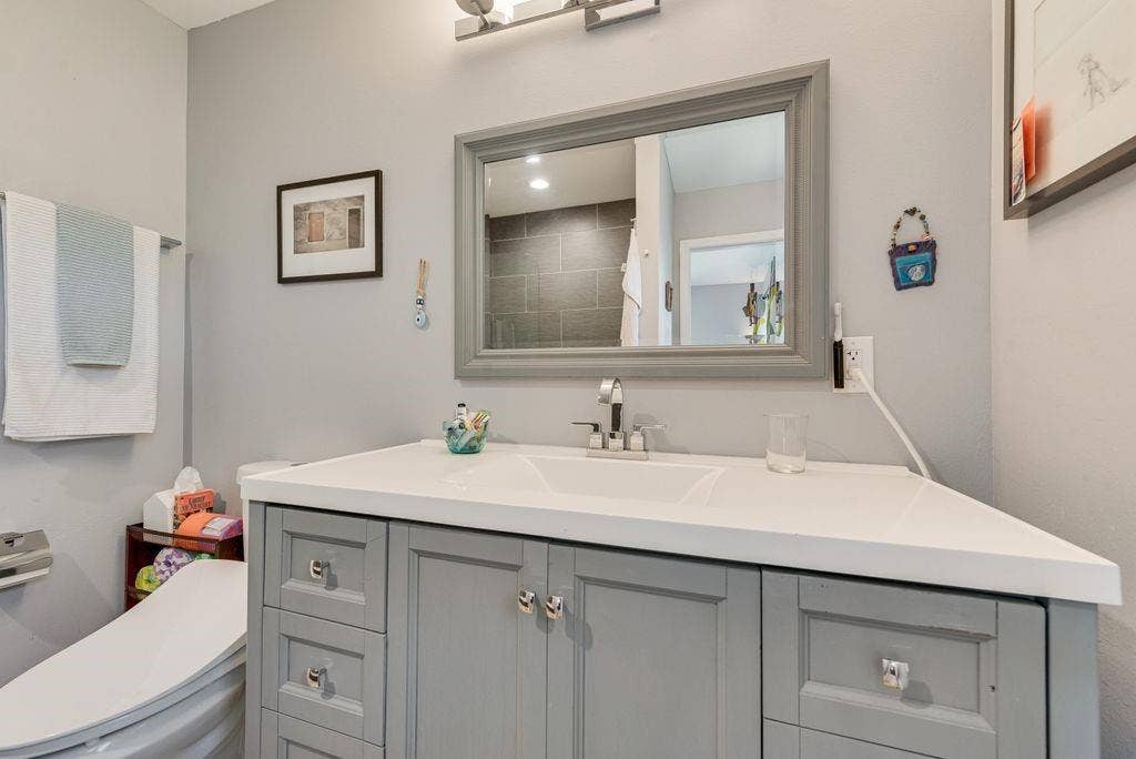 529 Carol Court, Richardson, TX 75081 Primary bath.