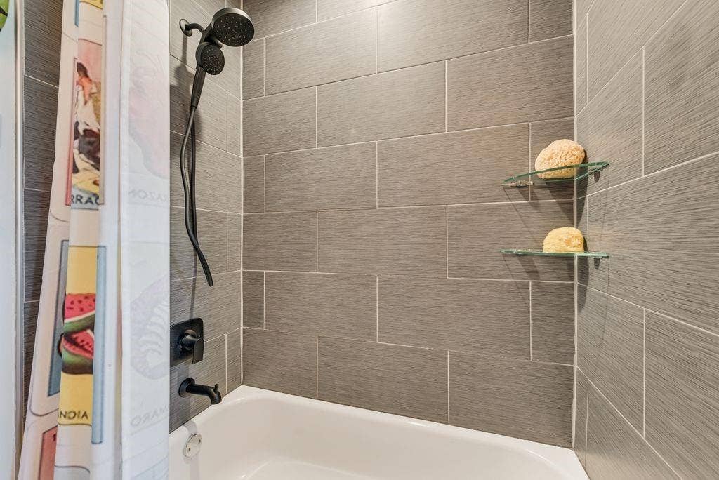529 Carol Court, Richardson, TX 75081 Guest bath.