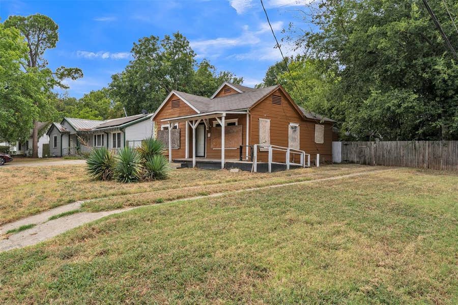 Property photo for 905 N Frances Street, Terrell, TX