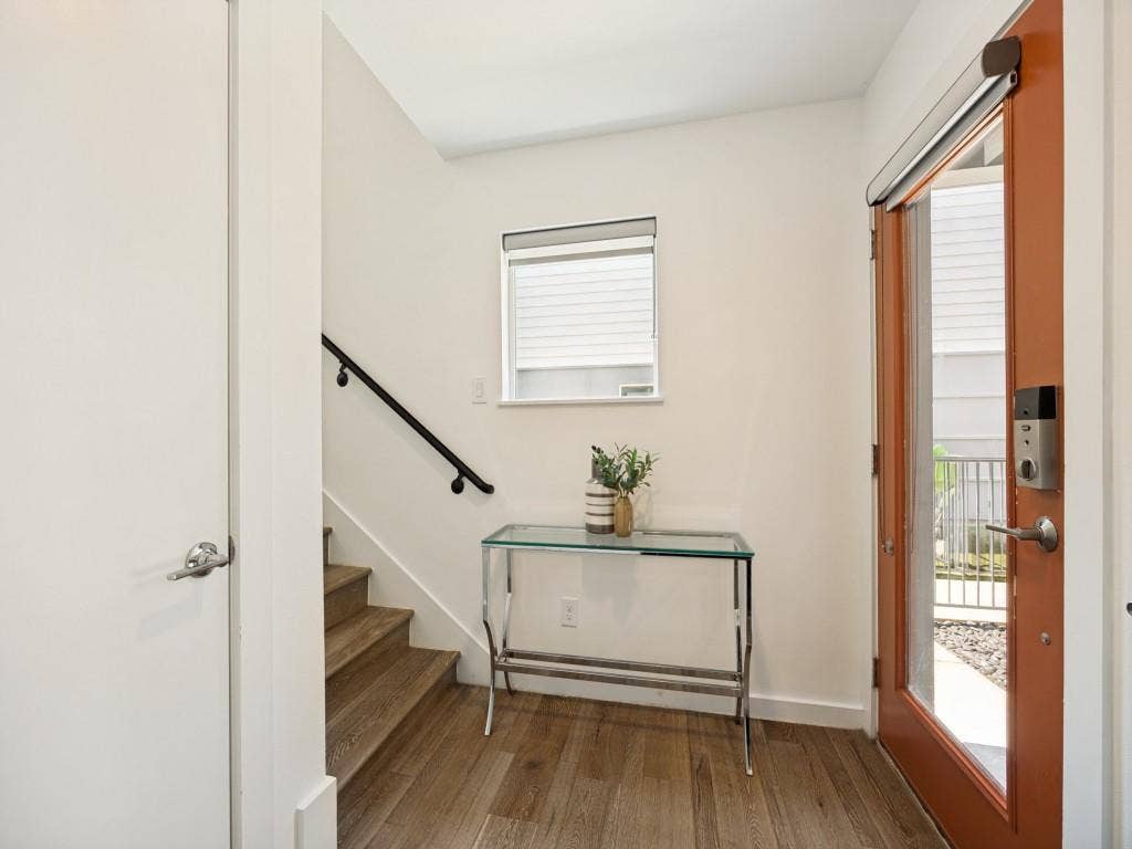 5020 Bryan Street, #305, Dallas, TX 75206 Entry