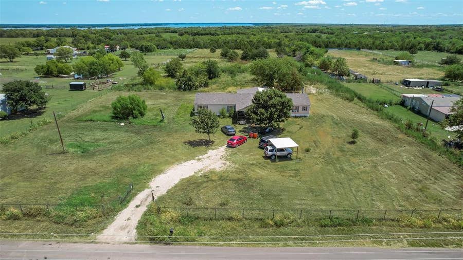 Property photo for 8910 County Road 3602, Quinlan, TX