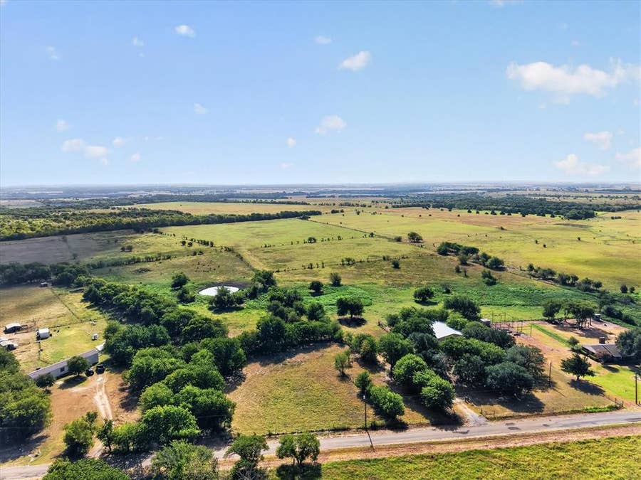 Property photo for 401 Dale Acres Road, Italy, TX