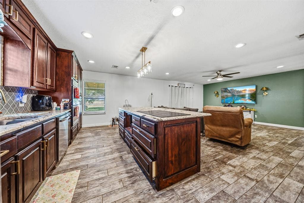 141 Swan, Waco, TX 76708 141 Swan, Waco, TX 76708