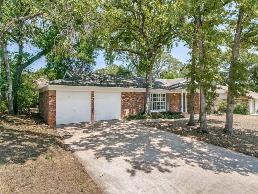 Property photo for 612 Forest Lane, Hurst, TX