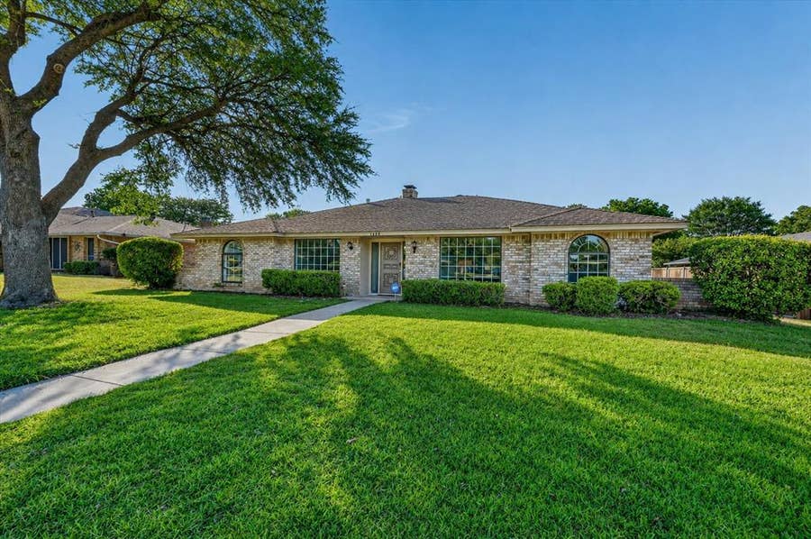 Property photo for 1004 Rosewood Drive, DeSoto, TX