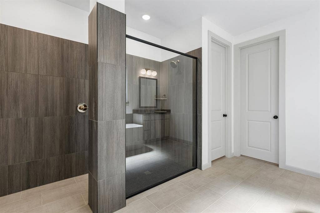 2616 Radiant Way, Celina, TX 75009 You'll enjoy a spa like experience every day in this spacious owner's bath with free standing tub and walk in shower with drying area!