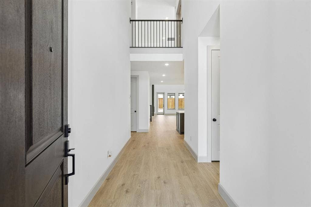 2616 Radiant Way, Celina, TX 75009 Featuring site lines from the entry through to the rear of the home, our Percy plan offers a beautiful floor plan perfect for todays active family.