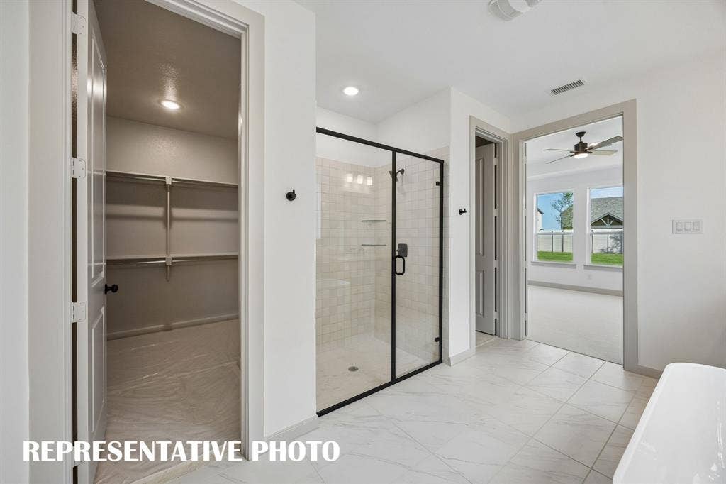 2629 Radiant Way, Celina, TX 75009 With a wonderful soaking tub, oversized walk in shower and wonderful his & hers closets, you will never want to leave this over the top owner's bath! REPRESENTATIVE PHOTO
