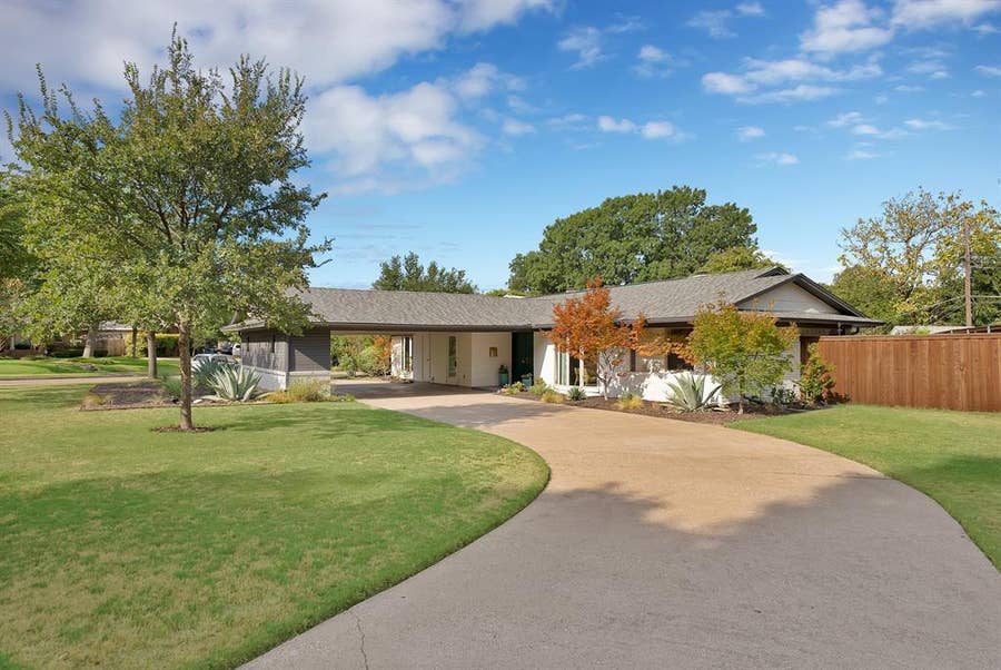 Property photo for 9555 Vinewood Drive, Dallas, TX