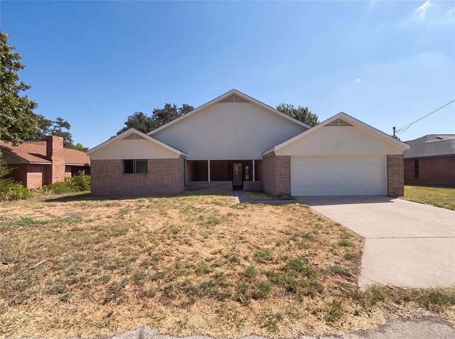 Property photo for 305 Rash Lane, Terrell, TX