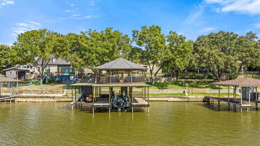 Property photo for 109 Casas Del Sur Street, Granbury, TX