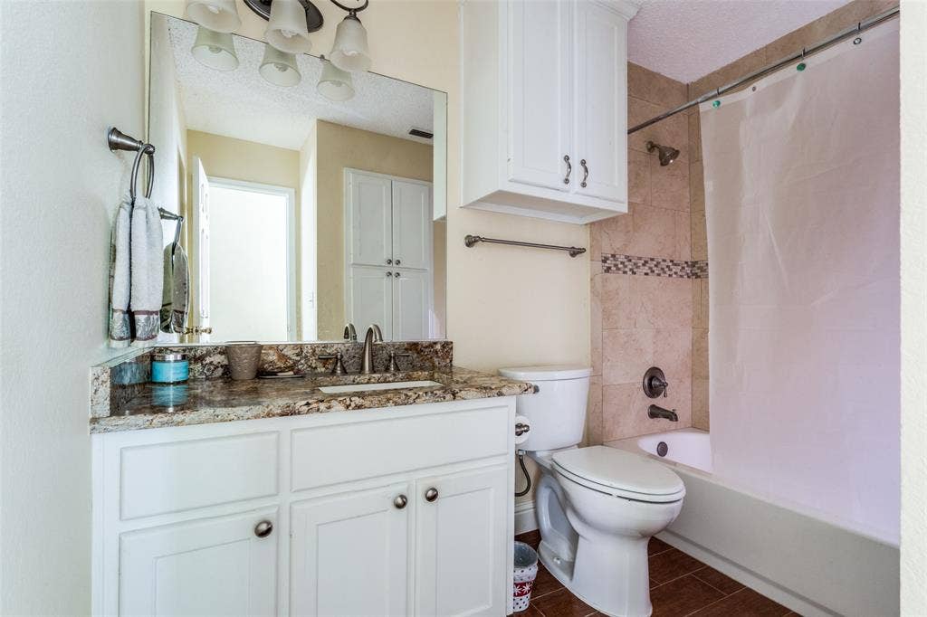 6816 Thorncliff Trail, Plano, TX 75023 6816 Thorncliff Trail, Plano, TX 75023