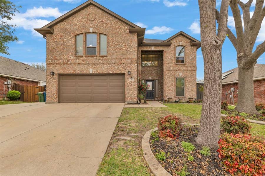 Property photo for 317 Benton Drive, Roanoke, TX