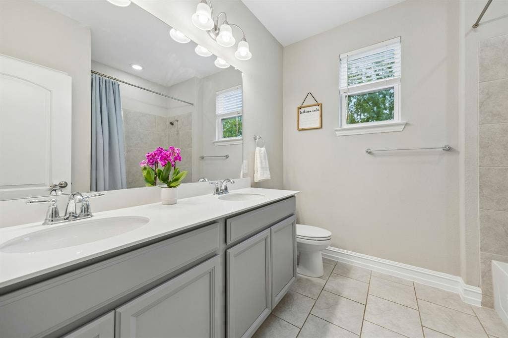 2335 Whitney Lane, Wylie, TX 75098 Downstairs Full Bathroom