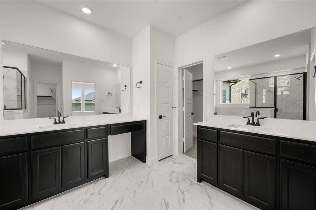 962 Richard Pittmon Drive, DeSoto, TX 75115 962 Richard Pittmon- Primary Suite-3