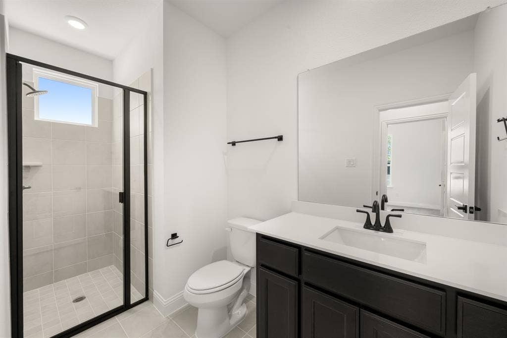 962 Richard Pittmon Drive, DeSoto, TX 75115 962 Richard Pittmon- Bathroom-1