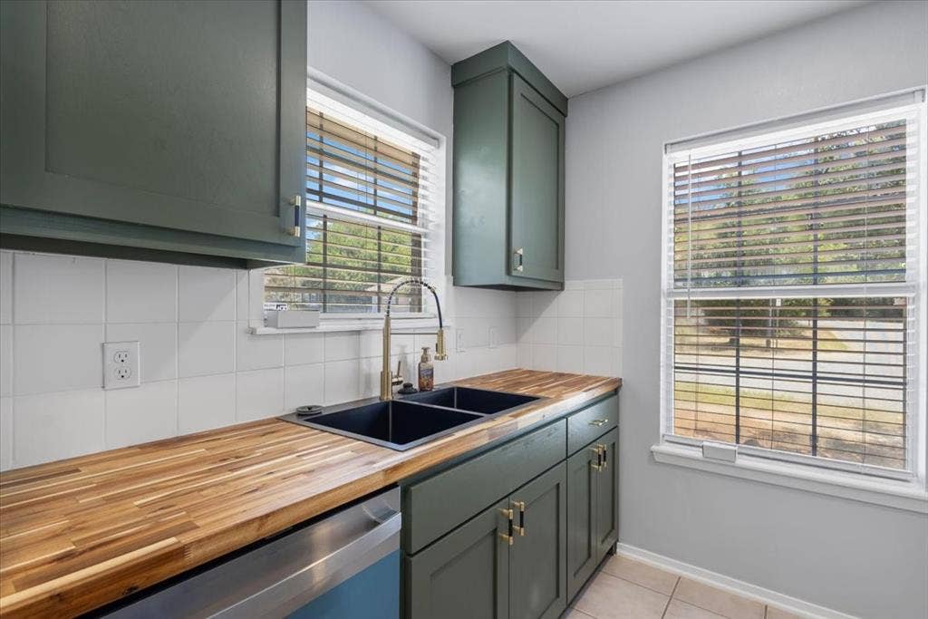 1114 WOODLANDS PARK, Lindale, TX 75771 1114 WOODLANDS PARK, Lindale, TX 75771