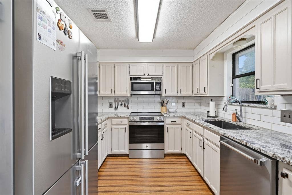 8204 Lara Lane, Watauga, TX 76148 Stainless Steel appliances, granite counters, gorgeous backsplash