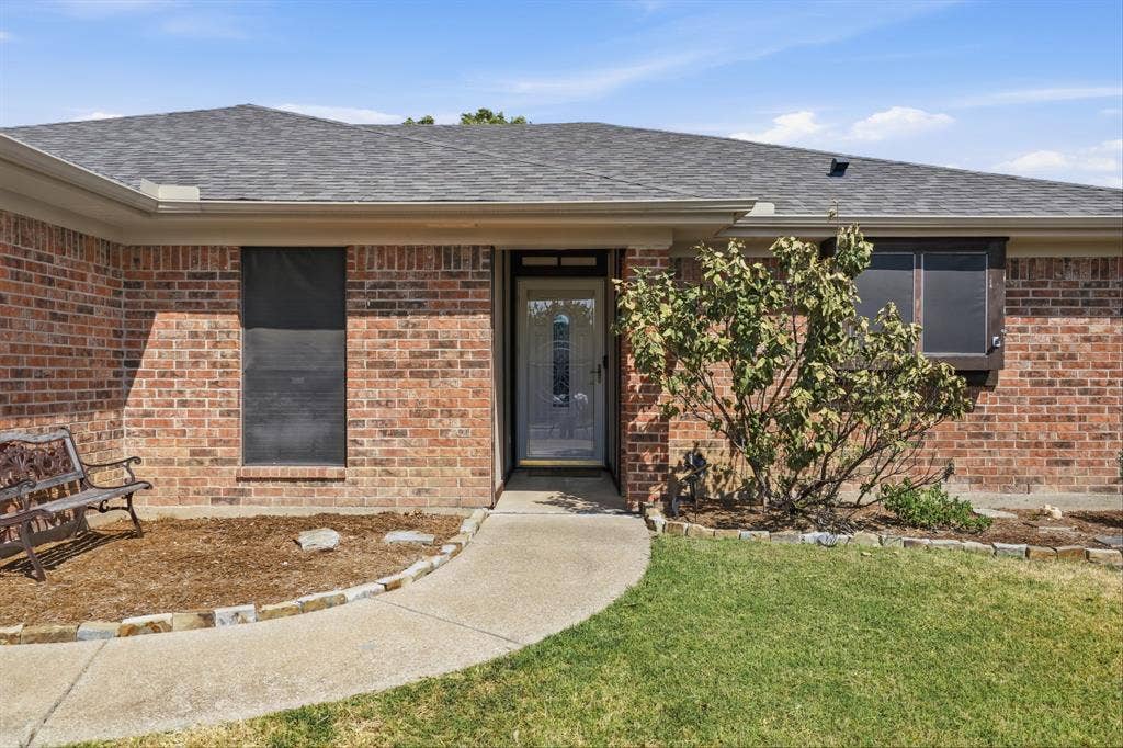 8204 Lara Lane, Watauga, TX 76148 Welcome to Lara Lane