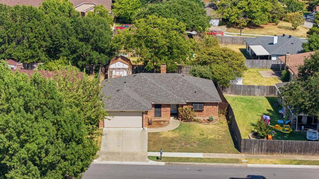 8204 Lara Lane, Watauga, TX 76148 Come and Tour Lara Lane!