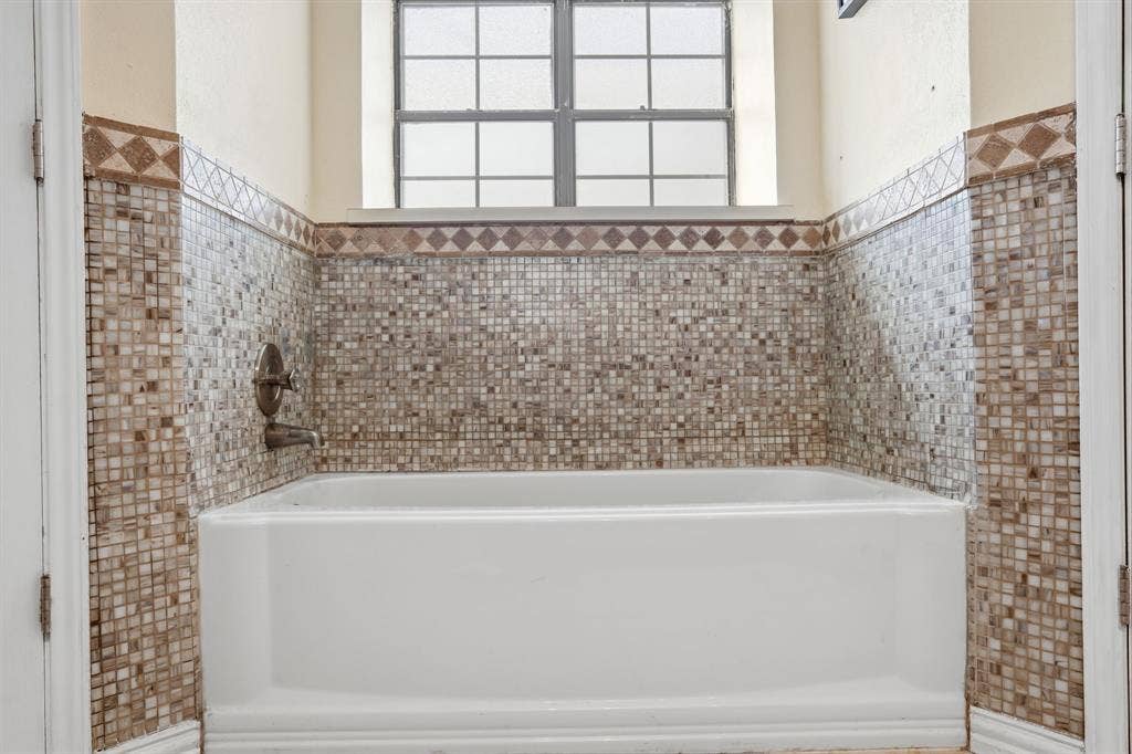 8204 Lara Lane, Watauga, TX 76148 Ensuite bathroom has walk-in Shower, garden Tub and TWO Closets