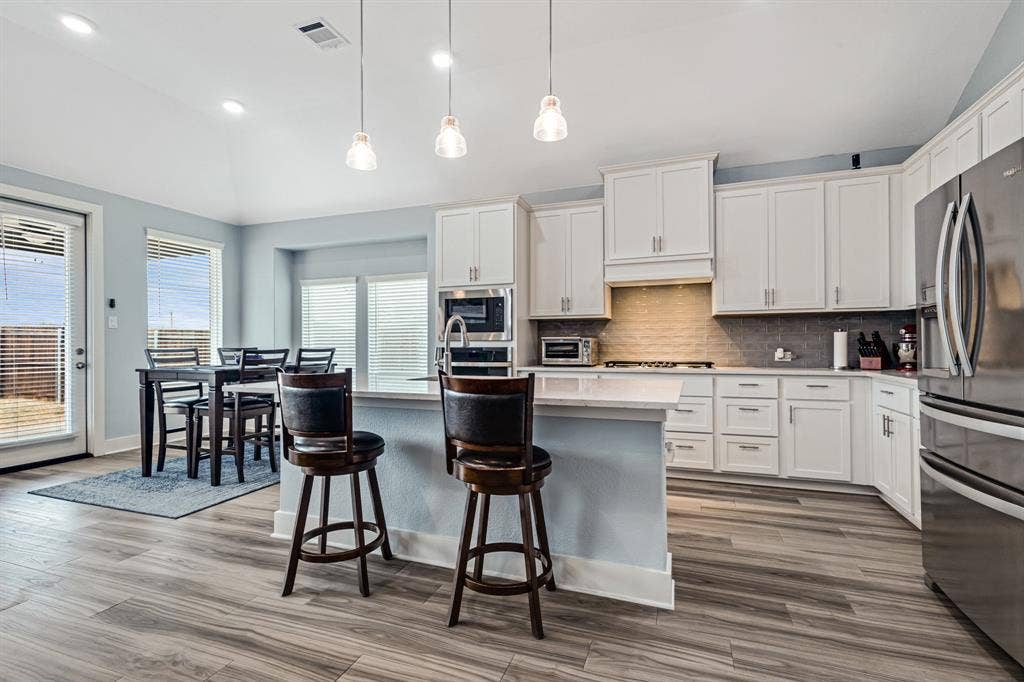 1913 Briar Hill Drive, Denton, TX 76207 1913 Briar Hill Drive, Denton, TX 76207
