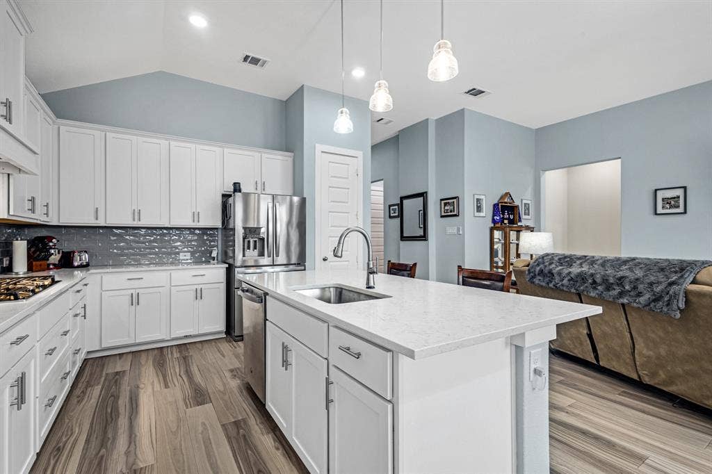 1913 Briar Hill Drive, Denton, TX 76207 1913 Briar Hill Drive, Denton, TX 76207