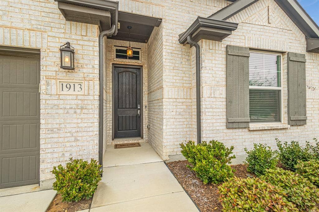 1913 Briar Hill Drive, Denton, TX 76207 1913 Briar Hill Drive, Denton, TX 76207