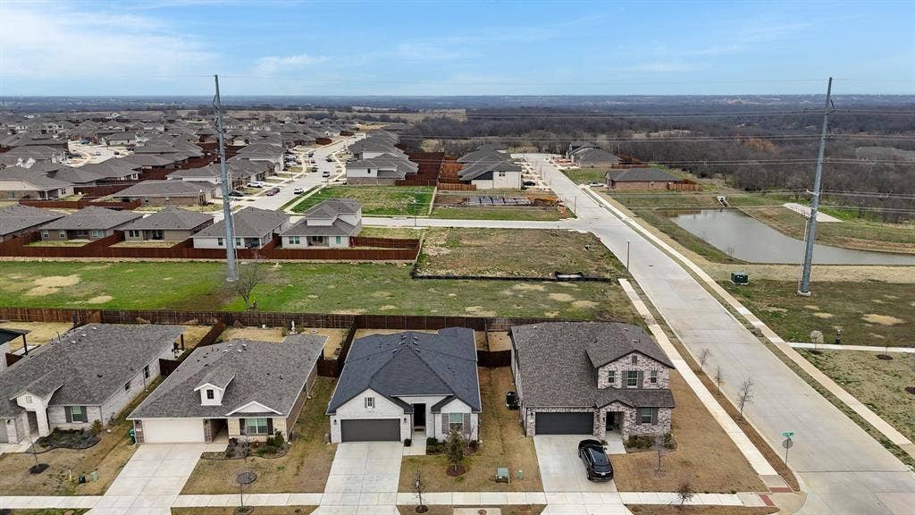 1913 Briar Hill Drive, Denton, TX 76207 1913 Briar Hill Drive, Denton, TX 76207
