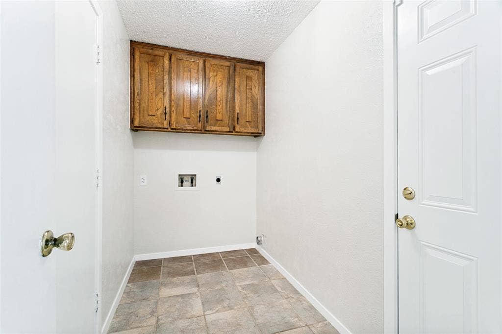 Full sized utility room!