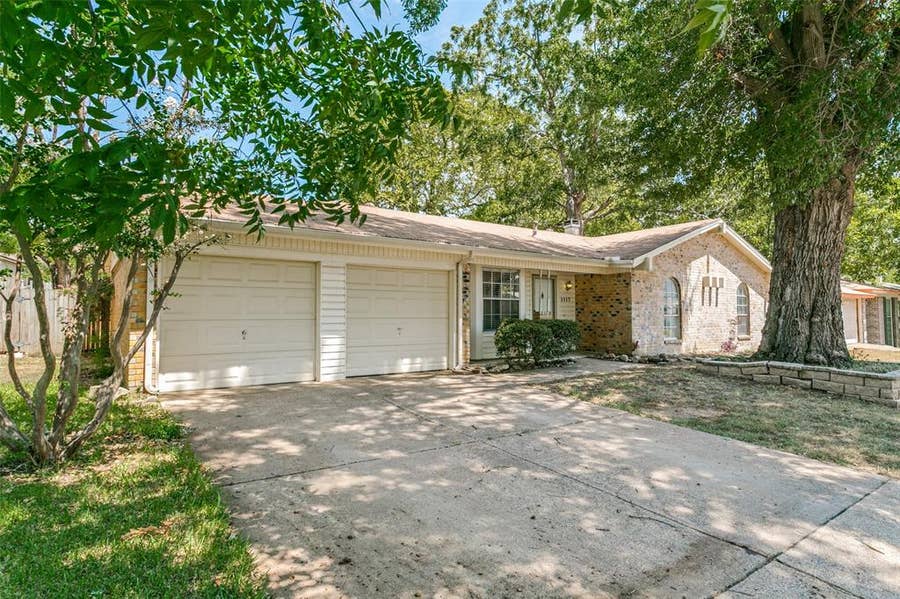 Property photo for 1117 S Thornbush Circle, Arlington, TX