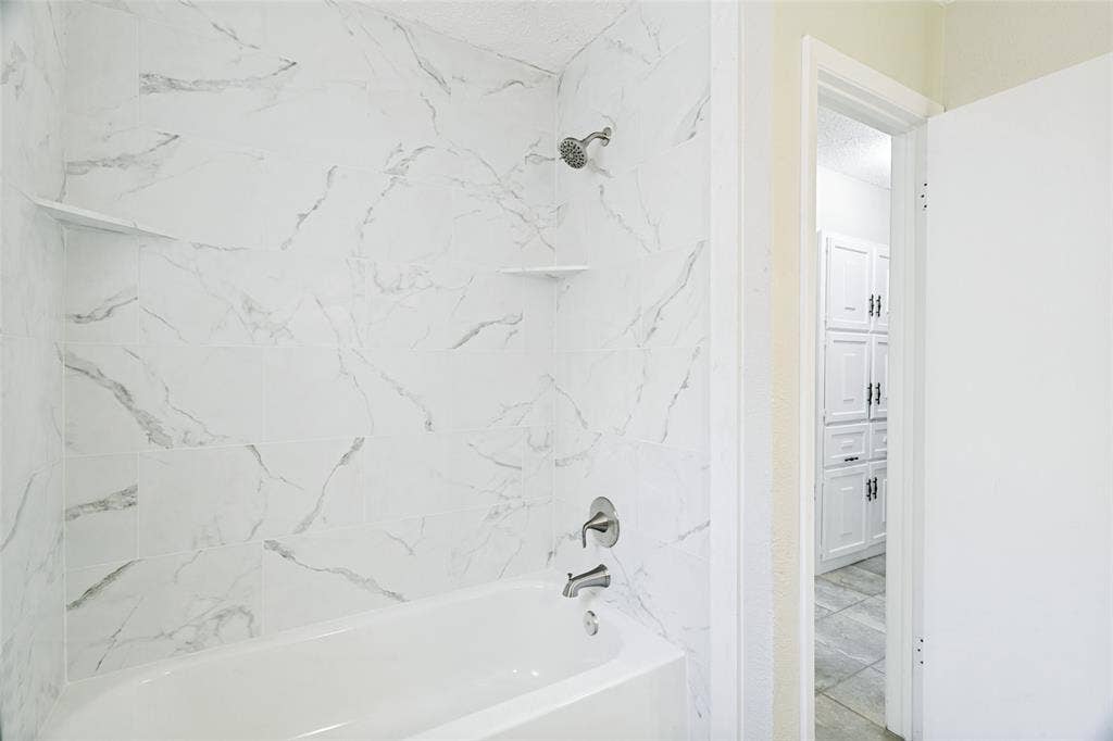 Shared bathroom for bedrooms 2 & 3.