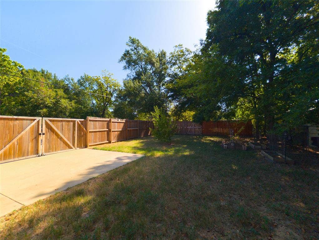 1315 N Ross Avenue, Tyler, TX 75702 1315 N Ross Avenue, Tyler, TX 75702