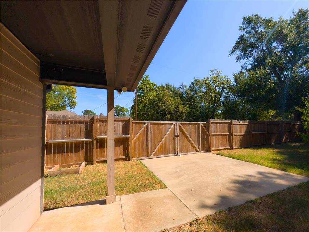 1315 N Ross Avenue, Tyler, TX 75702 1315 N Ross Avenue, Tyler, TX 75702