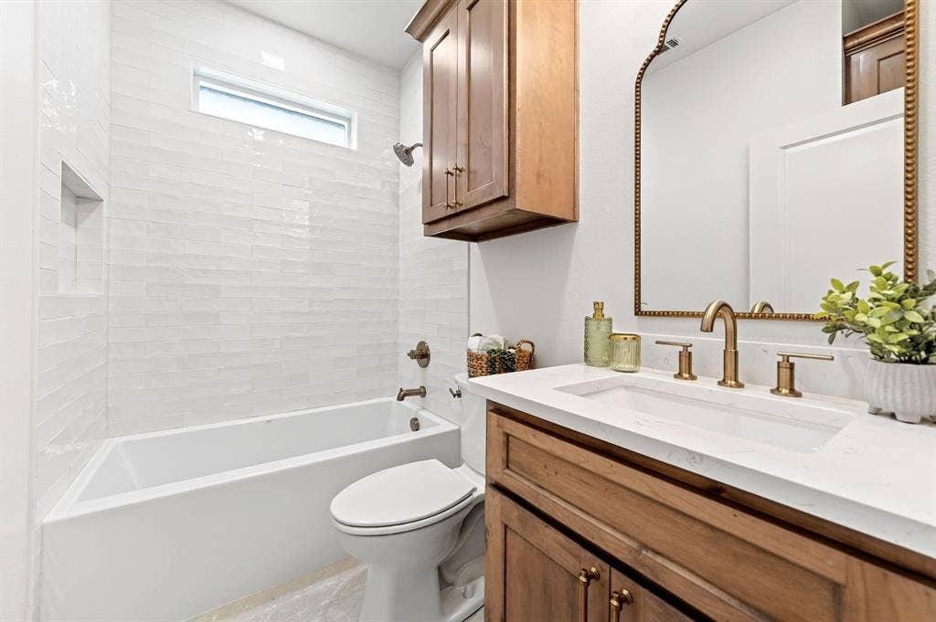 302 Grace Lane, Athens, TX 75751 Second bathroom featuring a a tiled shower/bath & single sink vanity