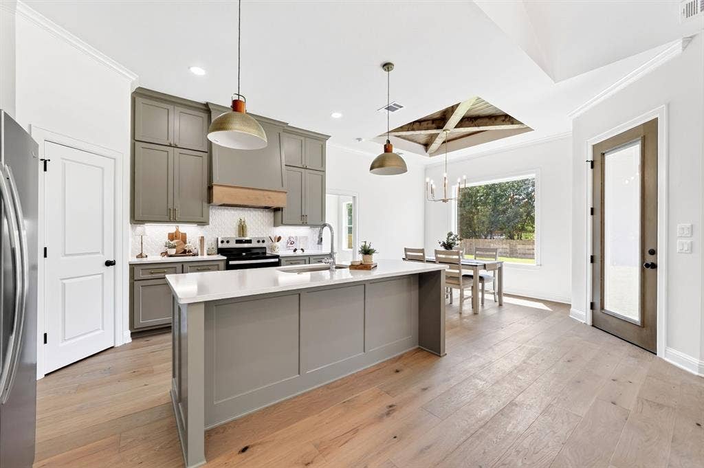 302 Grace Lane, Athens, TX 75751 The kitchen features high end cabinetry & stainless steel appliances.