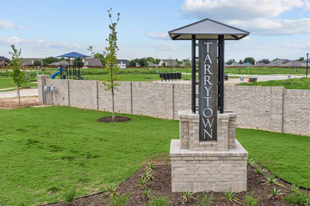 1048 Tarryhill Drive, Crowley, TX 76036 1048 Tarryhill Drive, Crowley, TX 76036