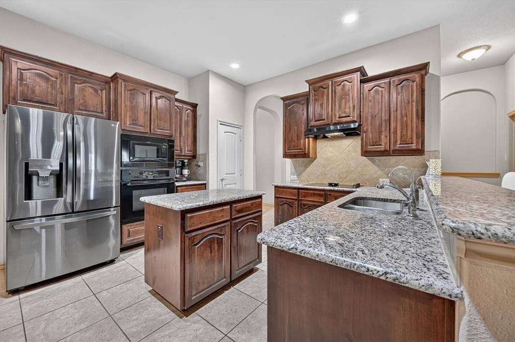 1107 Fairhaven Drive, Glenn Heights, TX 75154 1107 Fairhaven Drive, Glenn Heights, TX 75154
