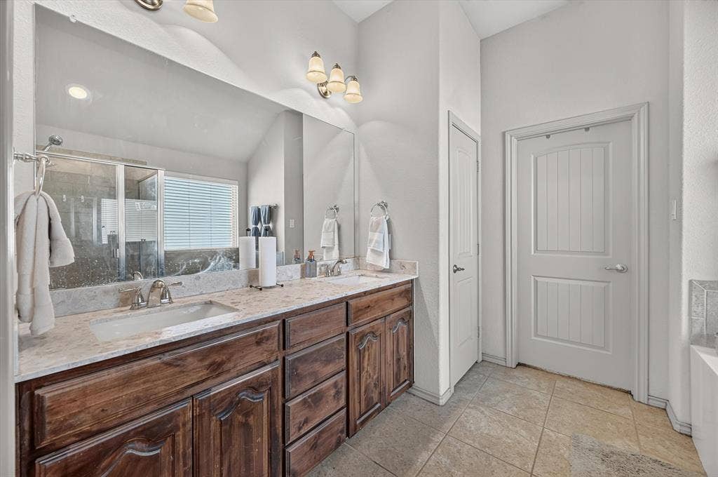 1107 Fairhaven Drive, Glenn Heights, TX 75154 1107 Fairhaven Drive, Glenn Heights, TX 75154