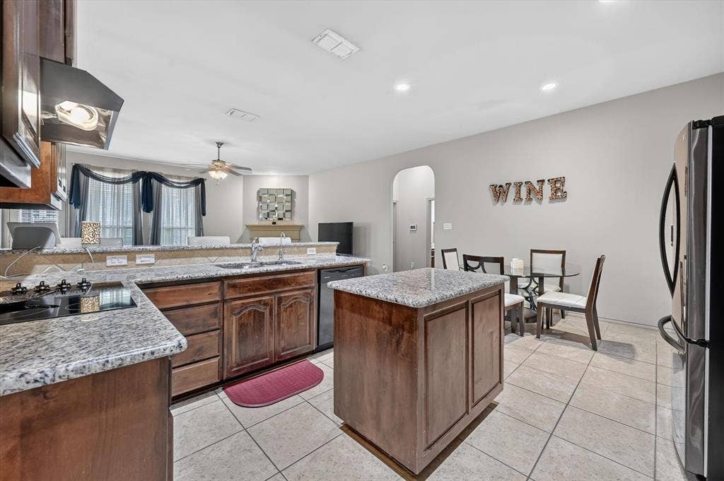1107 Fairhaven Drive, Glenn Heights, TX 75154 1107 Fairhaven Drive, Glenn Heights, TX 75154