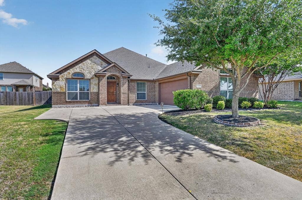 1107 Fairhaven Drive, Glenn Heights, TX 75154 1107 Fairhaven Drive, Glenn Heights, TX 75154