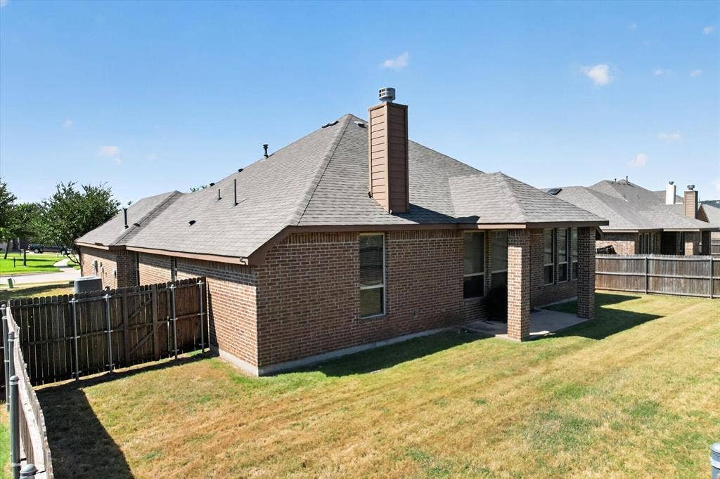 1107 Fairhaven Drive, Glenn Heights, TX 75154 1107 Fairhaven Drive, Glenn Heights, TX 75154